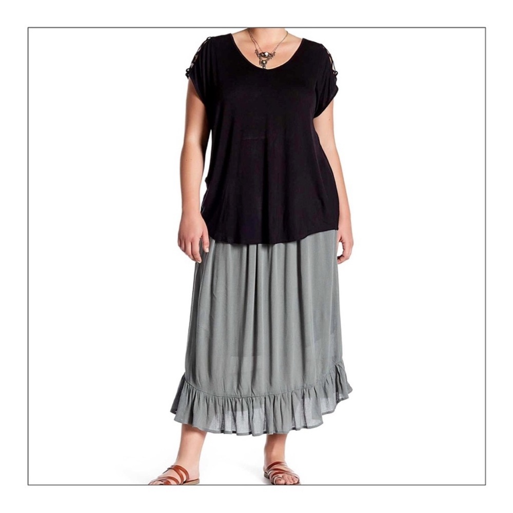 Nwt Bobeau skirt. Light and flowy. Add this to your OOTD repertoire 😎